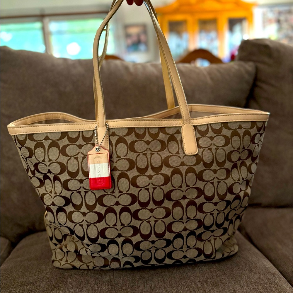 Coach Signature Tote